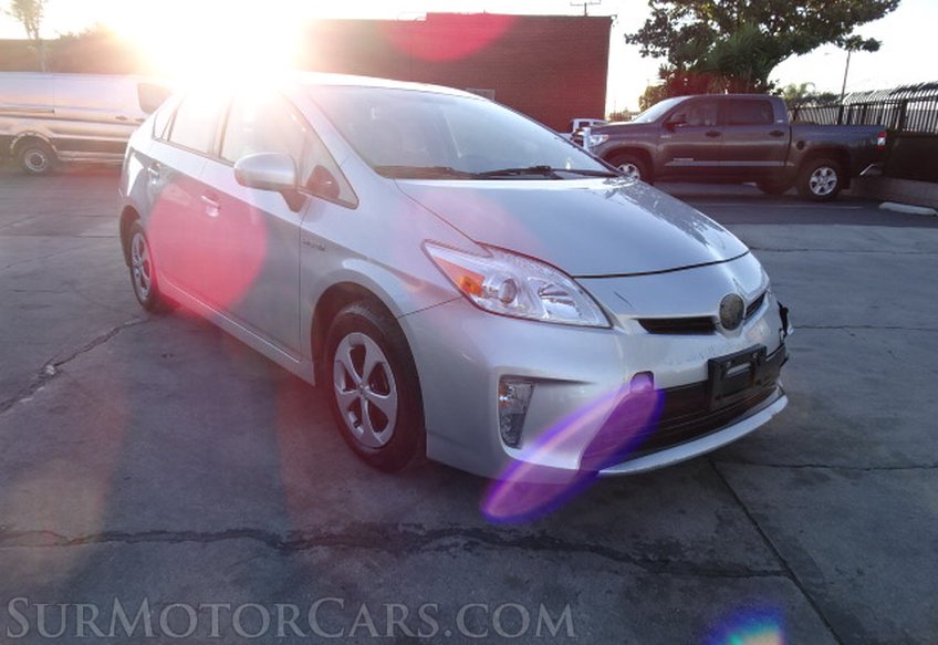 2015 Toyota Prius - Image 2