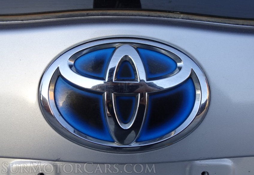 2015 Toyota Prius - Image 32