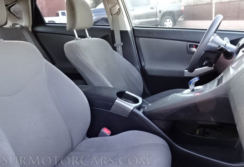 2015 Toyota Prius - Image 16