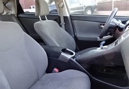 2015 Toyota Prius - Image 16