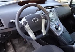 2015 Toyota Prius - Image 25