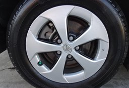 2015 Toyota Prius - Image 36