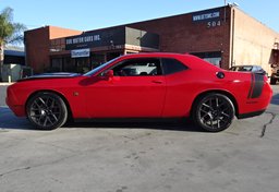2017 Dodge Challenger - Image 5