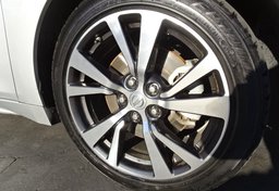 2017 Nissan Maxima - Image 13