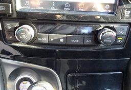 2017 Nissan Maxima - Image 26