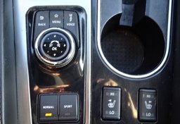 2017 Nissan Maxima - Image 28