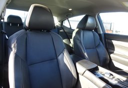 2017 Nissan Maxima - Image 18