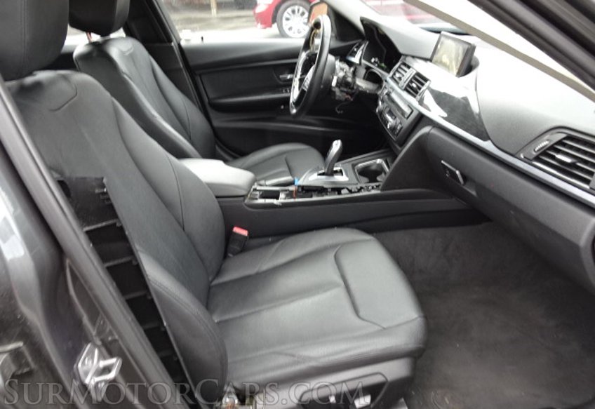 2015 BMW 3 Series - Image 25