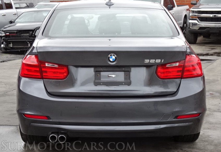 2015 BMW 3 Series - Image 12