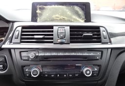 2015 BMW 3 Series - Image 38