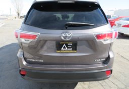 2015 Toyota Highlander - Image 12