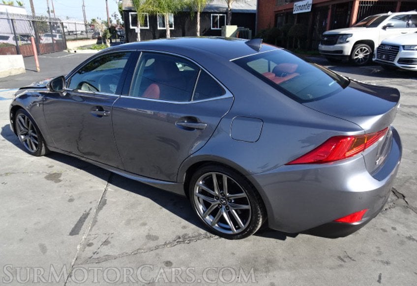 2019 Lexus IS - Image 5