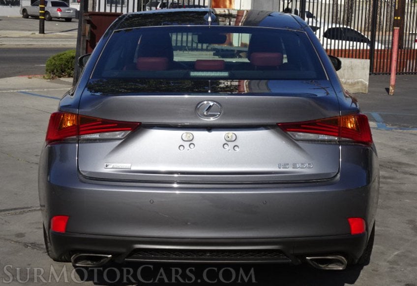 2019 Lexus IS - Image 12