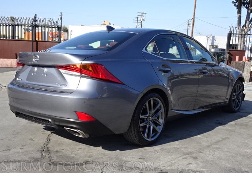 2019 Lexus IS - Image 8