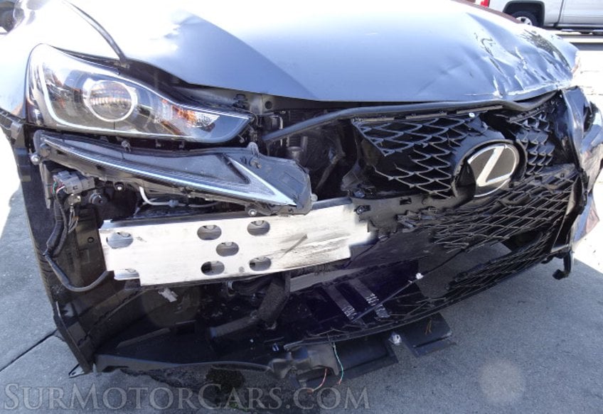 2019 Lexus IS - Image 17