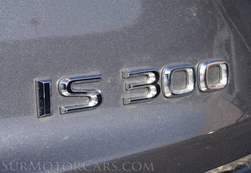 2019 Lexus IS - Image 22