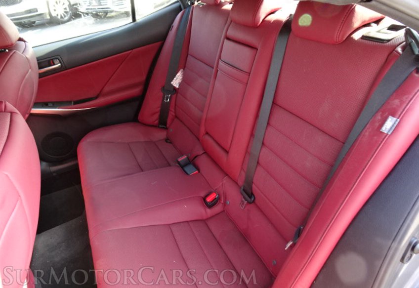 2019 Lexus IS - Image 31