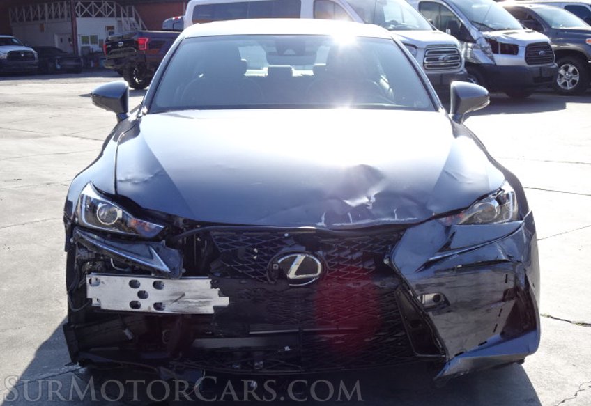 2019 Lexus IS - Image 11