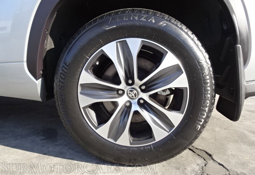 2020 Toyota Highlander - Image 12