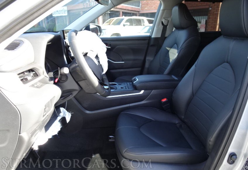 2020 Toyota Highlander - Image 24