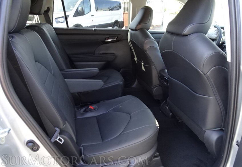 2020 Toyota Highlander - Image 32