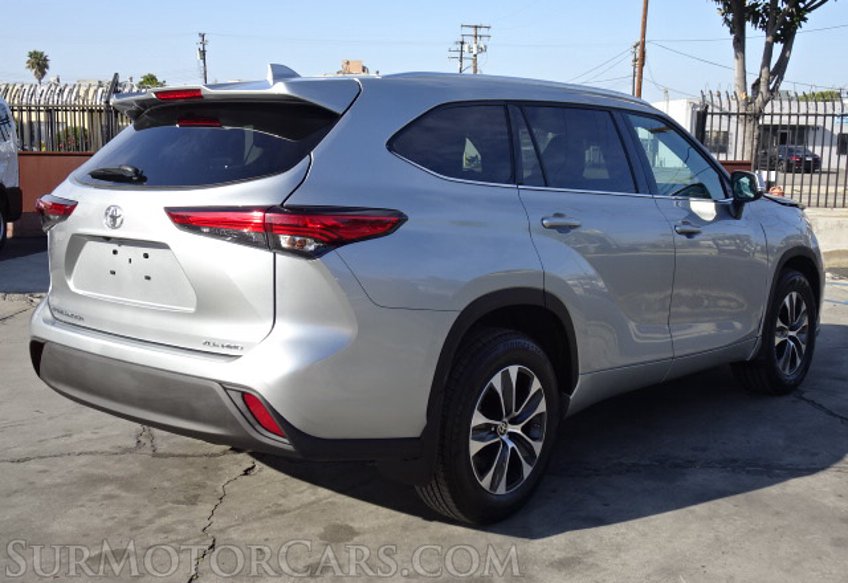 2020 Toyota Highlander - Image 8