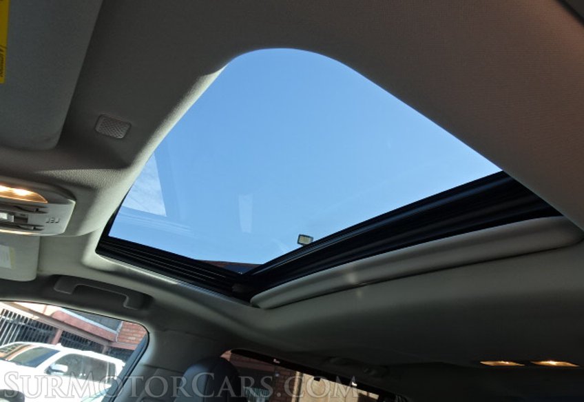 2020 Toyota Highlander - Image 19