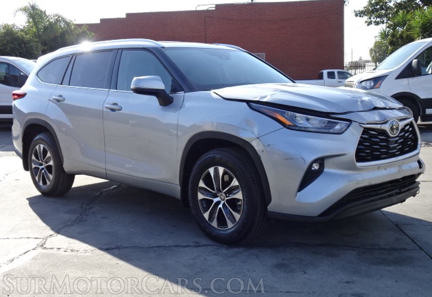 2020 Toyota Highlander - Image 4