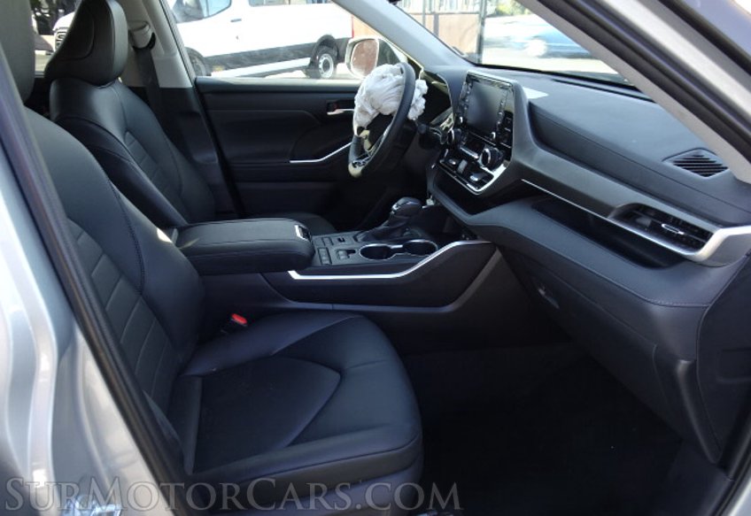 2020 Toyota Highlander - Image 27