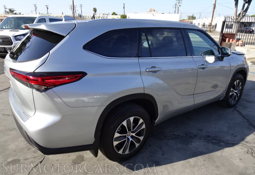 2020 Toyota Highlander - Image 10