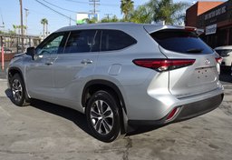 2020 Toyota Highlander - Image 9