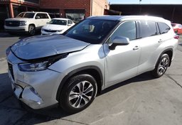 2020 Toyota Highlander - Image 1