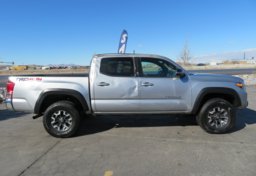 2018 Toyota Tacoma - Image 10