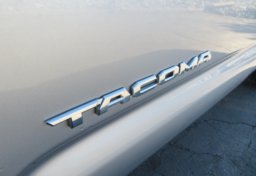 2018 Toyota Tacoma - Image 22