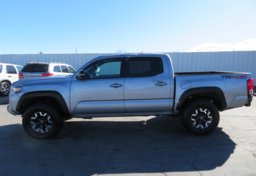 2018 Toyota Tacoma - Image 9