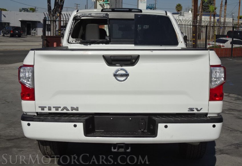2018 Nissan Titan - Image 12