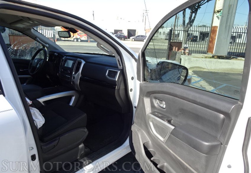 2018 Nissan Titan - Image 22