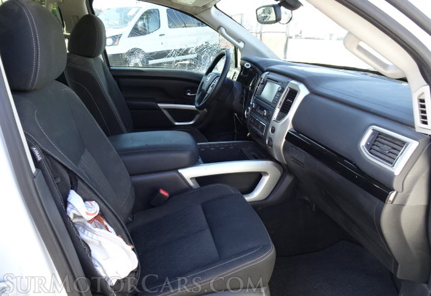 2018 Nissan Titan - Image 28