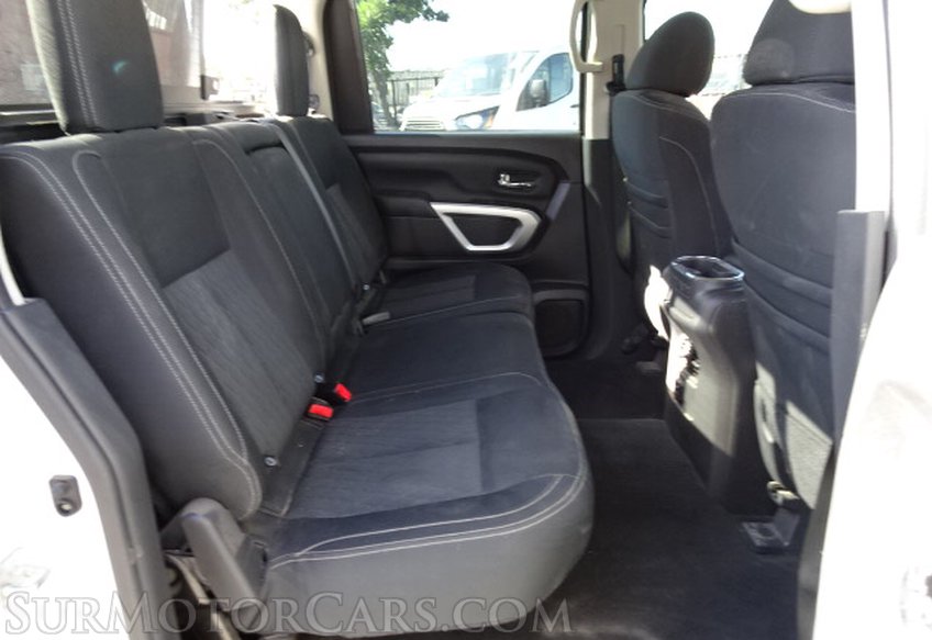 2018 Nissan Titan - Image 30
