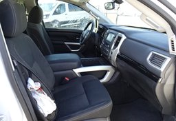 2018 Nissan Titan - Image 28