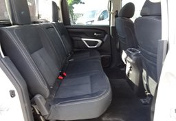 2018 Nissan Titan - Image 30