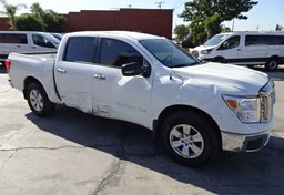 2018 Nissan Titan - Image 2