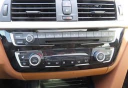 2016 BMW 3 Series - Image 34