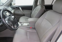 2013 Toyota Highlander - Image 21