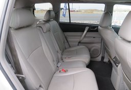 2013 Toyota Highlander - Image 28