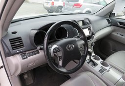 2013 Toyota Highlander - Image 20
