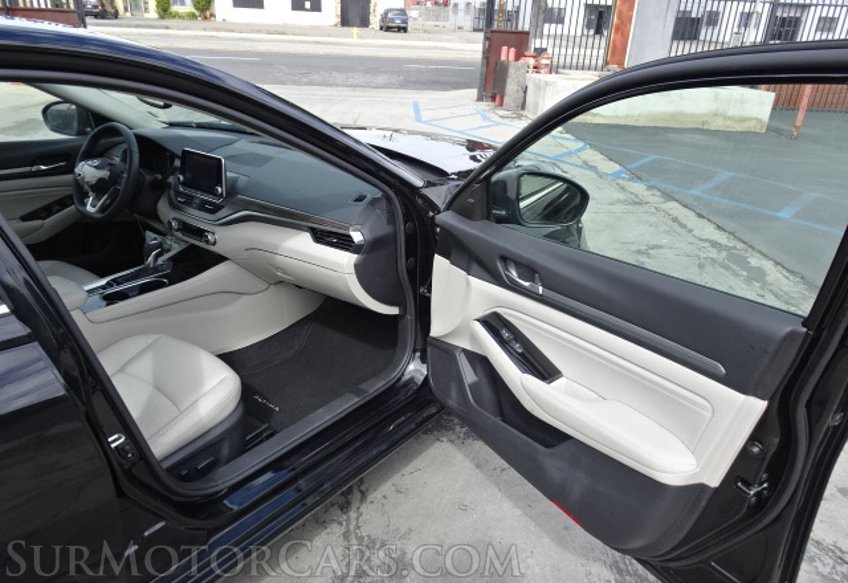 2020 Nissan Altima - Image 21