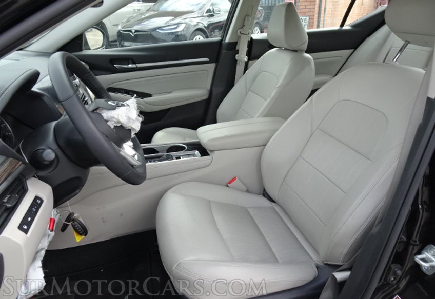 2020 Nissan Altima - Image 24