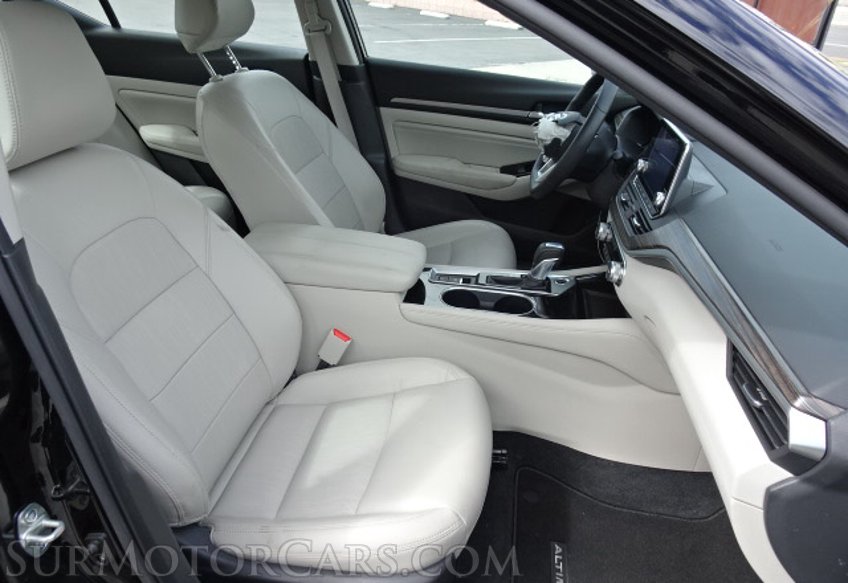 2020 Nissan Altima - Image 25