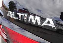 2020 Nissan Altima - Image 19